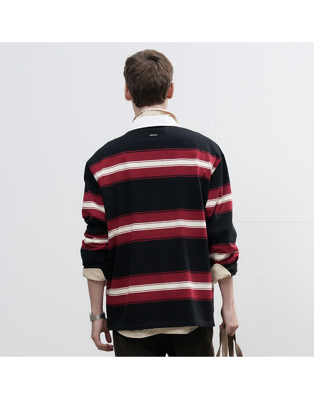 제너럴아이디어 제너럴 아이디어 UNISEX 클래식 볼드 스트라이프 럭비 티셔츠 [RED] / SBE3U01005-MAN 착용컷