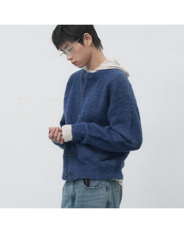 제너럴아이디어 제너럴 아이디어 UNISEX 헤어리 니트 포켓 가디건 [3COL] / SBE4U04019-MAN 착용컷
