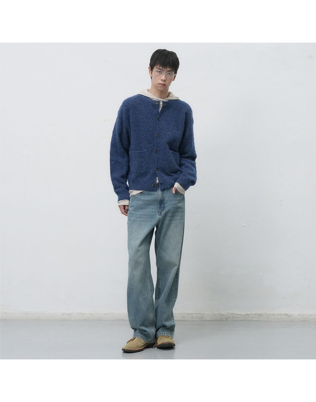 제너럴아이디어 제너럴 아이디어 UNISEX 헤어리 니트 포켓 가디건 [3COL] / SBE4U04019-MAN 착용컷