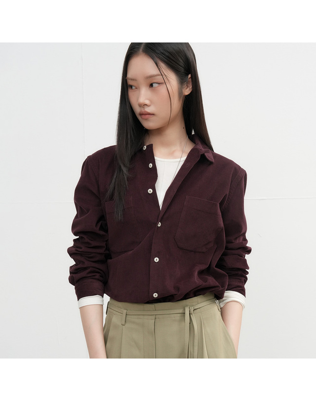 제너럴아이디어 제너럴 아이디어 UNISEX 슬림핏 코듀로이 오픈카라 셔츠 [BURGUNDY] / SBE3U03006-WOMAN 착용컷