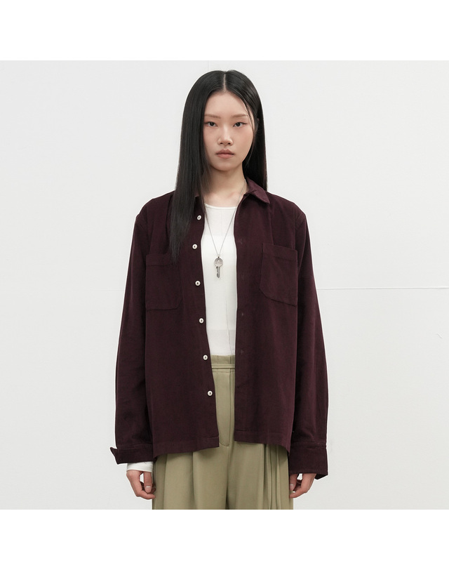 제너럴아이디어 제너럴 아이디어 UNISEX 슬림핏 코듀로이 오픈카라 셔츠 [BURGUNDY] / SBE3U03006-WOMAN 착용컷