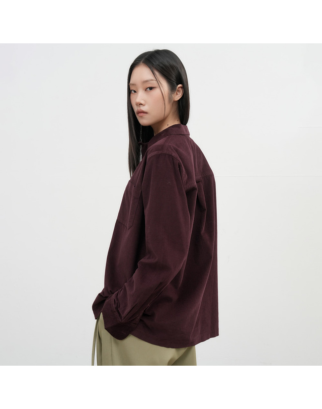 제너럴아이디어 제너럴 아이디어 UNISEX 슬림핏 코듀로이 오픈카라 셔츠 [BURGUNDY] / SBE3U03006-WOMAN 착용컷