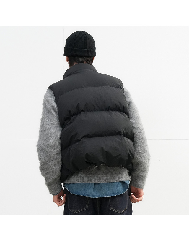 제너럴아이디어 제너럴 아이디어 UNISEX 나일론 패딩 베스트 [BLACK] / SBE3U08009-MAN 착용컷
