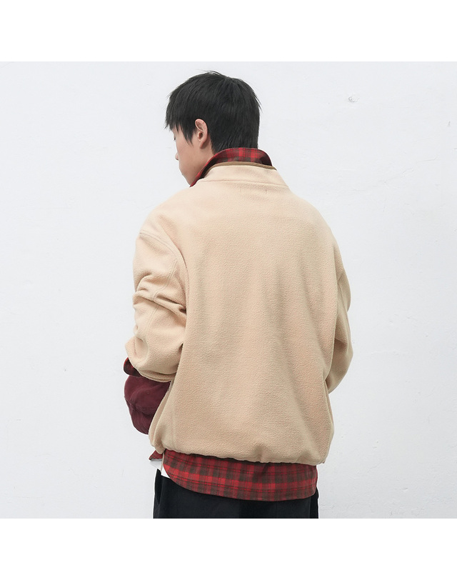 제너럴아이디어 제너럴 아이디어 UNISEX 소프트 하이넥 플리스 아노락 [BEIGE] / SBE4U02010-MAN 착용컷