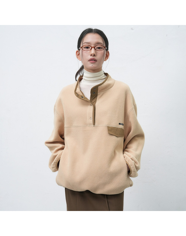 제너럴아이디어 제너럴 아이디어 UNISEX 소프트 하이넥 플리스 아노락 [3COL] / SBE4U02010-WOMAN 착용컷