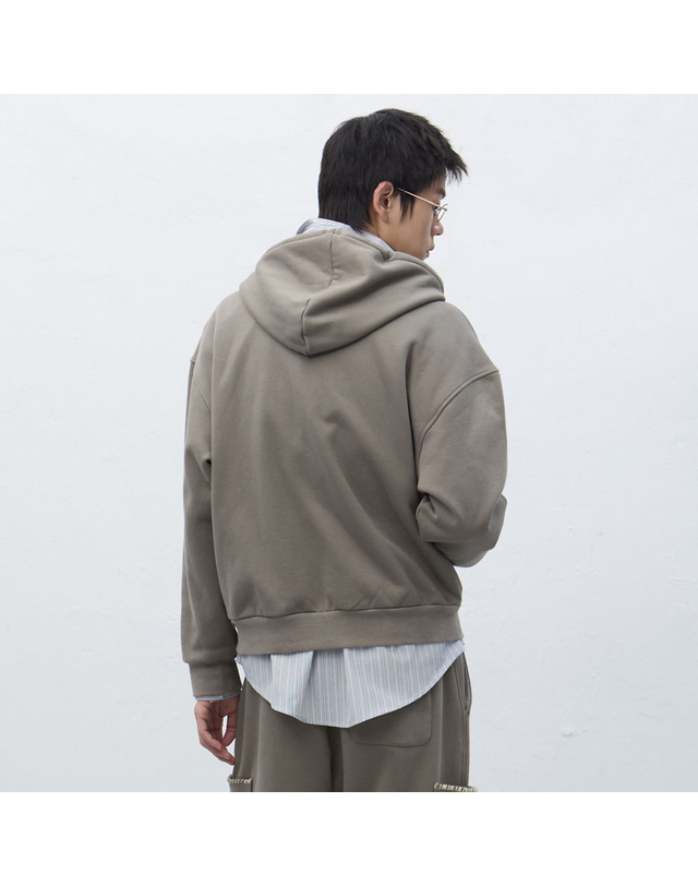 제너럴아이디어 제너럴 아이디어 UNISEX 스티치 브이넥 스웻 후드티 [GREY] / SBE4U51013-MAN 착용컷