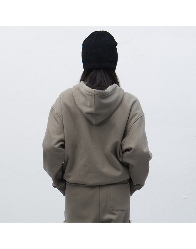 제너럴아이디어 제너럴 아이디어 UNISEX 스티치 브이넥 스웻 후드티 [GREY] / SBE4U51013-WOMAN 착용컷