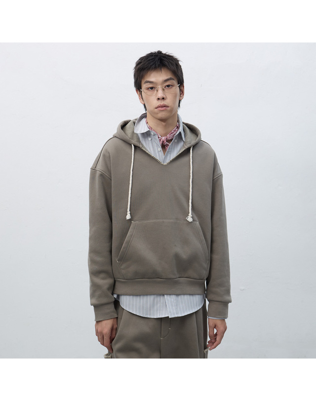 제너럴아이디어 제너럴 아이디어 UNISEX 스티치 스웻 후드 세트 [GREY] / SBE4U51013SET-MAN 착용컷