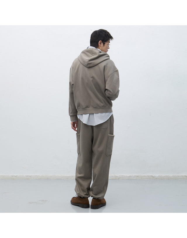 제너럴아이디어 제너럴 아이디어 UNISEX 스티치 스웻 후드 세트 [GREY] / SBE4U51013SET-MAN 착용컷