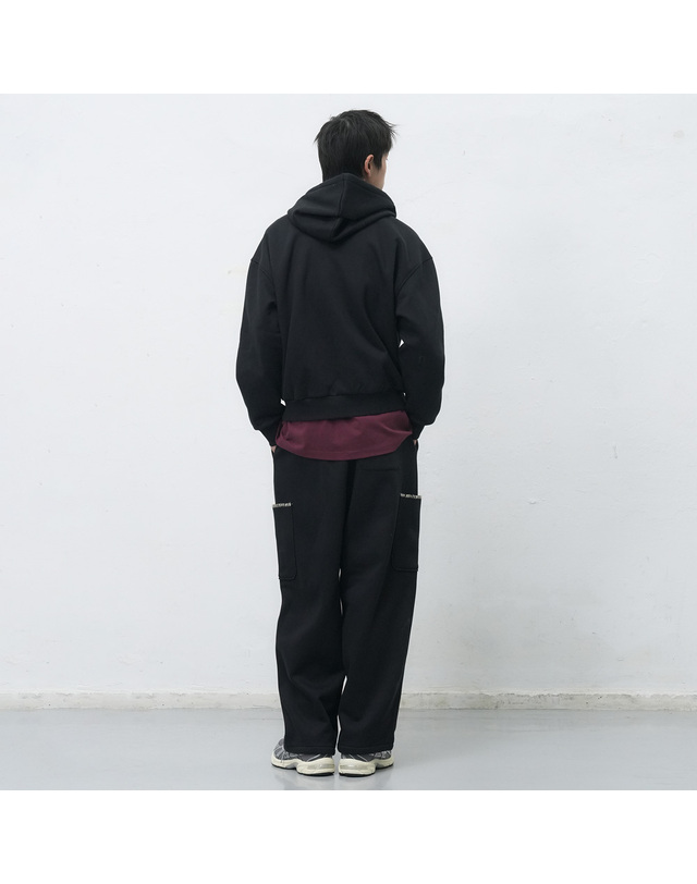 제너럴아이디어 제너럴 아이디어 UNISEX 스티치 스웻 후드 세트 [BLACK] / SBE4U51013SET-MAN 착용컷