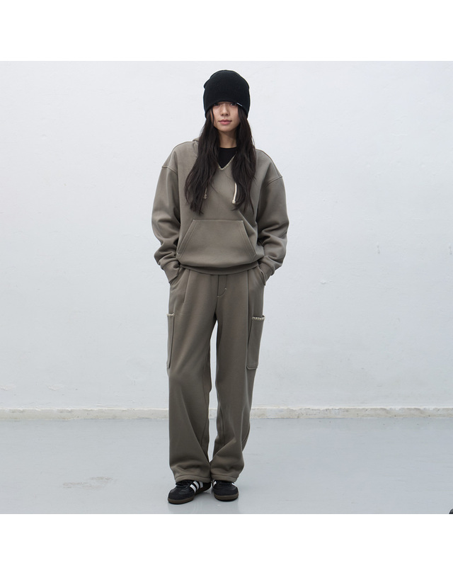 제너럴아이디어 제너럴 아이디어 UNISEX 스티치 스웻 후드 세트 [GREY] / SBE4U51013SET-WOMAN 착용컷