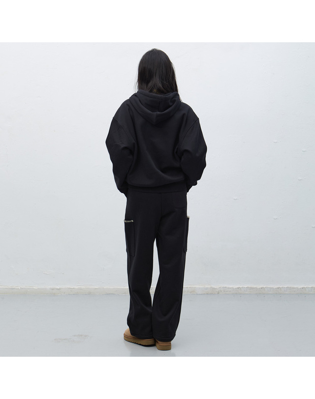 제너럴아이디어 제너럴 아이디어 UNISEX 스티치 스웻 후드 세트 [BLACK] / SBE4U51013SET-WOMAN 착용컷