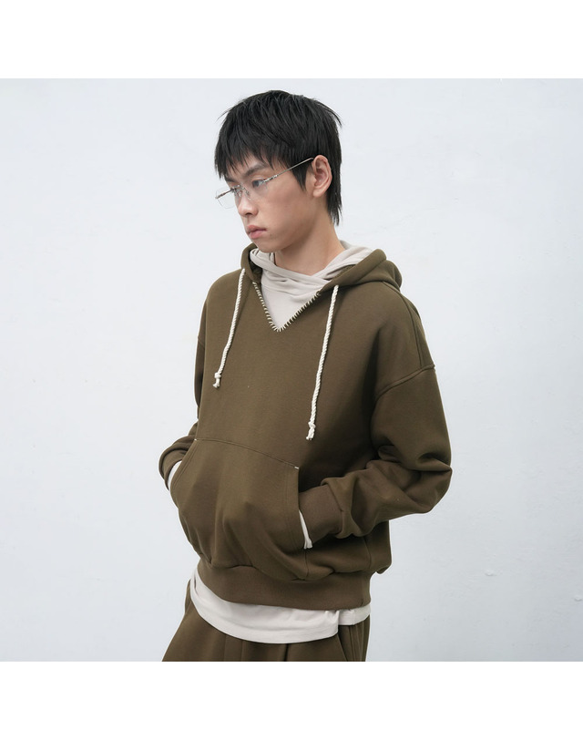 제너럴아이디어 제너럴 아이디어 UNISEX 스티치 브이넥 스웻 후드티 [3COL] / SBE4U51013-MAN 착용컷