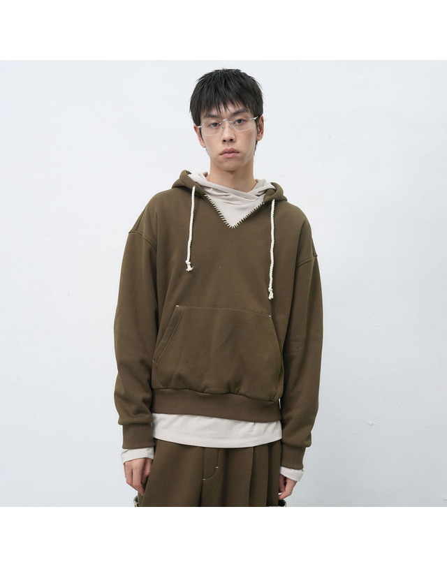 제너럴아이디어 제너럴 아이디어 UNISEX 스티치 브이넥 스웻 후드티 [3COL] / SBE4U51013-MAN 착용컷