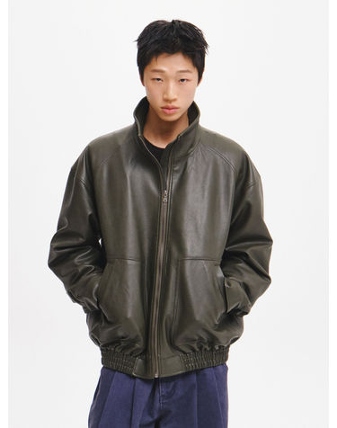 UNISEX 볼륨 블루종 하이넥 페이크 레더 점퍼 [KHAKI] / GF3UJP006-MAN