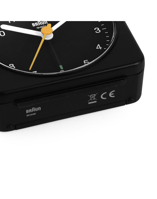 브라운 BRAUN BC03B 클래식 아날로그 크레센도 알람 저소음 공용 탁상시계 착용컷