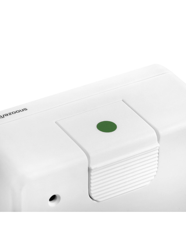 브라운 BRAUN BC02XW 클래식 트래블 크레센도 알람 저소음 공용 탁상시계 착용컷
