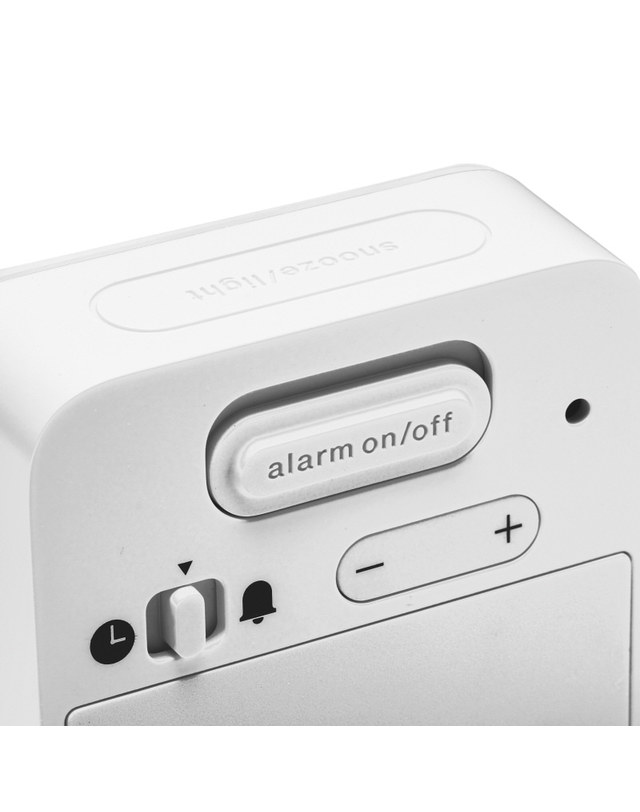 브라운 BRAUN BC08W 디지털 트래블 크레센도 알람 공용 탁상시계 착용컷