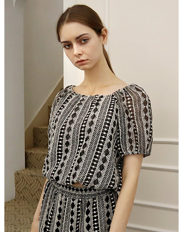 레이스 크롭 블랙 오프숄더_Lace Crop BK Off-shoulder