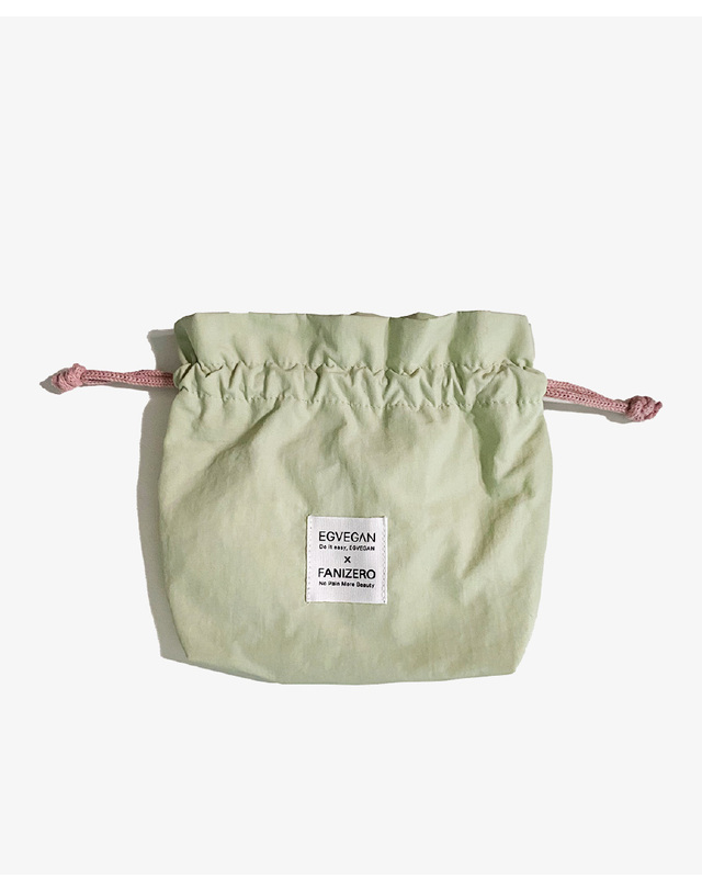 패니제로 Daily Green Recycle pouch[데일리 그린 리사이클 파우치] 착용컷