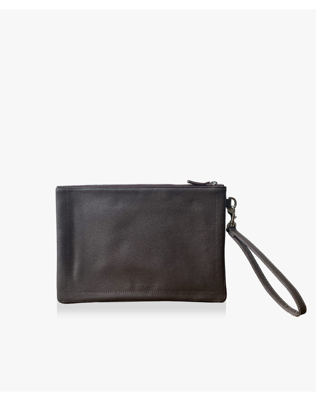 패니제로 [모던 플랫 클러치백] MODERN FLAT CLUTCH BAG- Dark Brown 착용컷