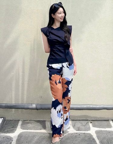 다크네이비 플라워 프린트 나일론혼방 풀밴딩 팬츠
