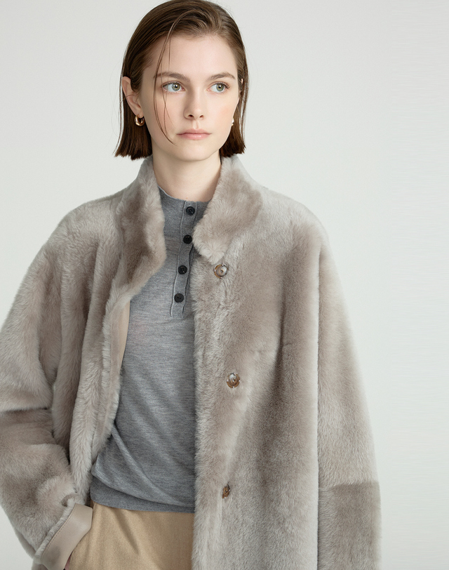 닥스 여성 [LUXURY FUR][양모피][리버시블]라이트그레이 롱 무스탕 밝은 그레이 착용컷