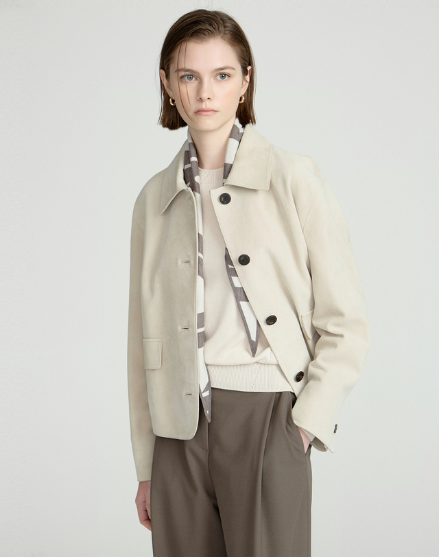 닥스 여성 [LUXURY LEATHER][염소가죽]베이지 포켓 배색 스웨이드 자켓형 숏 코트 착용컷