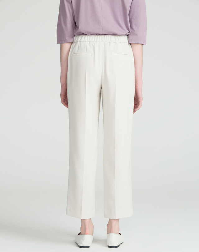 닥스 여성 [슬림핏]라이트베이지 스트레치 뒷밴딩 슬랙스 밝은 베이지 착용컷
