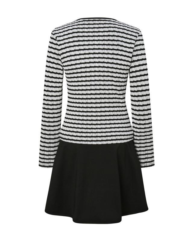 닥스 여성 [SET]블랙 스트라이프 수영복(래쉬가드&탑&스커트 3P 구성) 착용컷