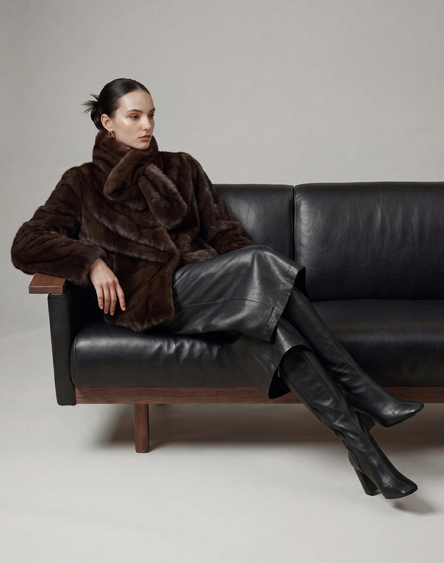 닥스 여성 [LUXURY FUR] 마호가니 밍크 라운드넥 자켓 (머플러 세트) 베이지 착용컷