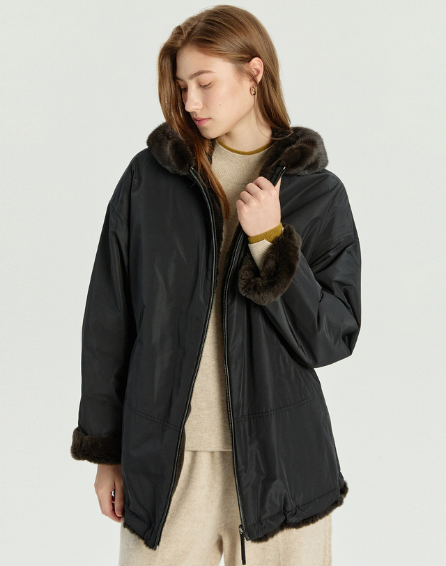 닥스 여성 [LUXURY FUR] 블랙 리버시블 위즐 밍크 후드 하프 코트 착용컷