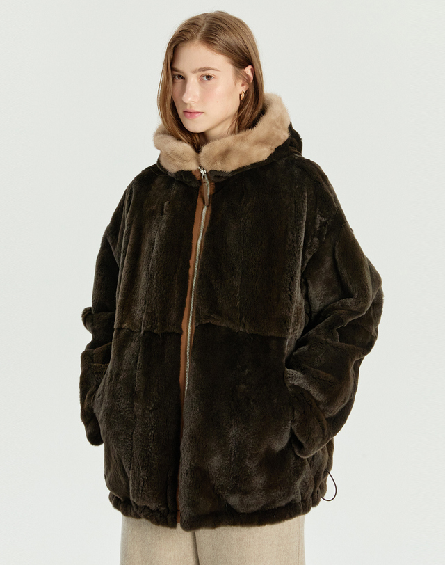 닥스 여성 [LUXURY FUR] 세피아 리버시블 위즐 밍크 후드 하프 코트 착용컷
