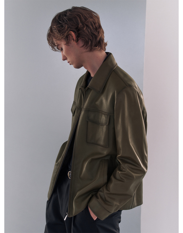 닥스 남성 [LEATHER] 카키 램 블루종 점퍼 착용컷