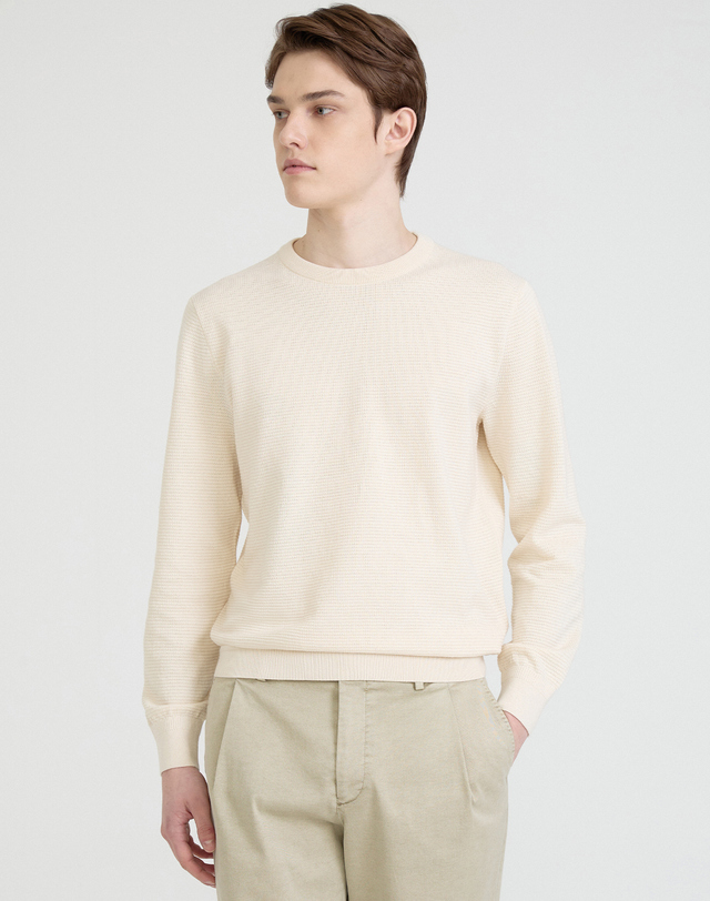 닥스 남성 [SUPIMA COTTON] 텍스쳐드 크림 라운드 긴팔 스웨터 착용컷