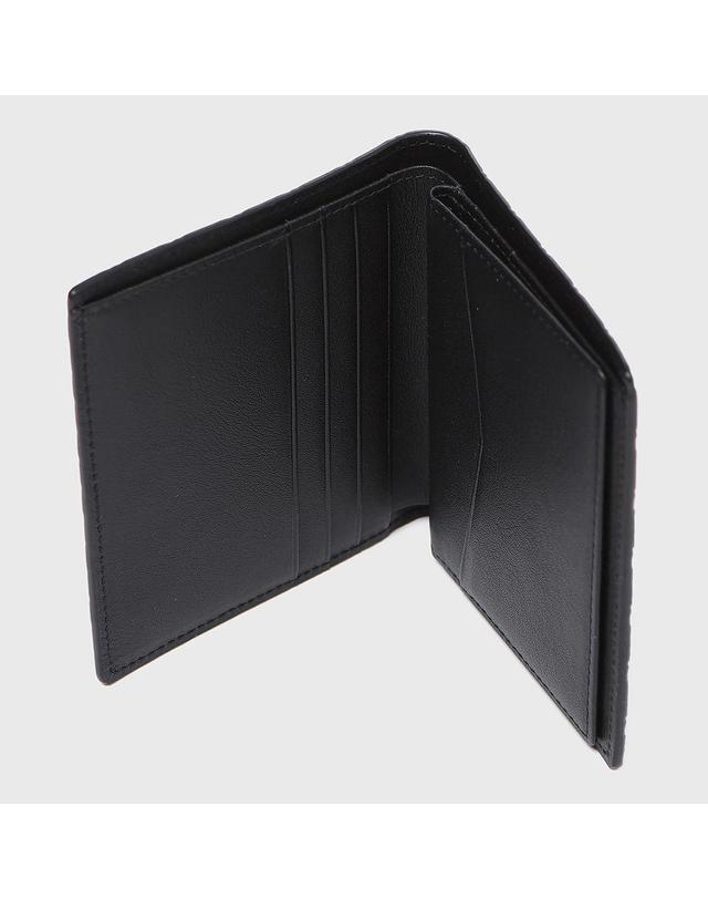 베노베로 [베노베로] 알렉스 소프트 엠보 소가죽 미니 중지갑 Mini Wallet 6cc black (BKG1ACP1201K1) 착용컷