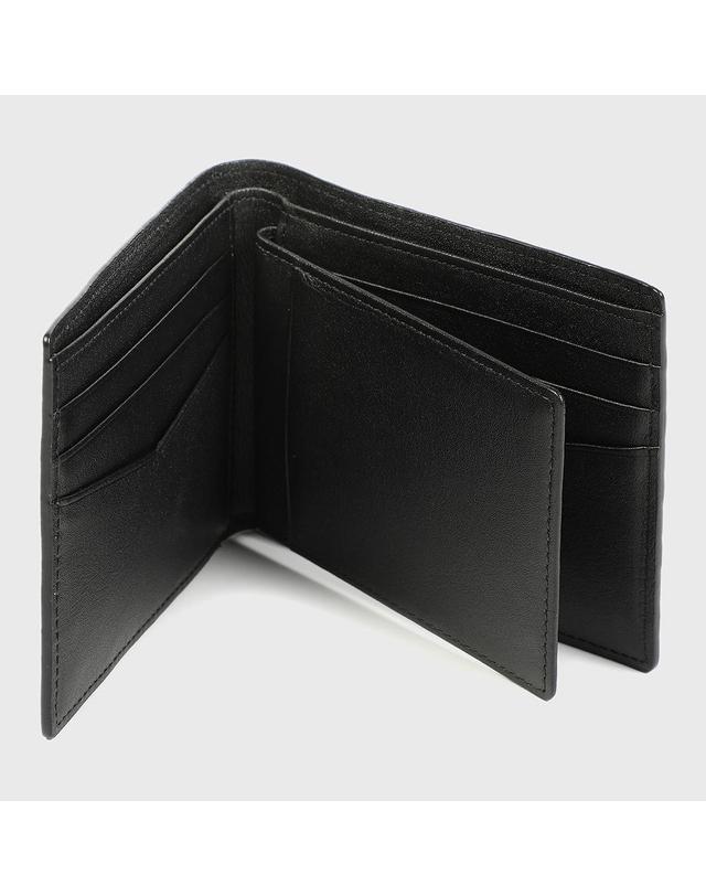 베노베로 [베노베로] 알렉스 소프트 엠보 소가죽 반지갑 Billfold Wallet 9cc black (BKG1ACP2201K1) 착용컷