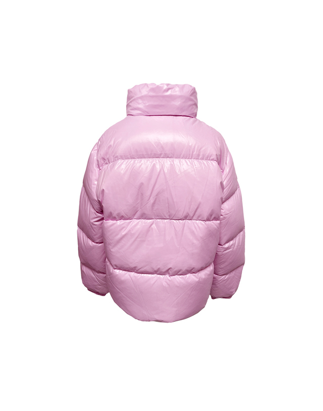 듀베티카 디마 DIMA D 로고 패치 패딩자켓 로사키아로 VDDJ11546K0001 PKL 착용컷