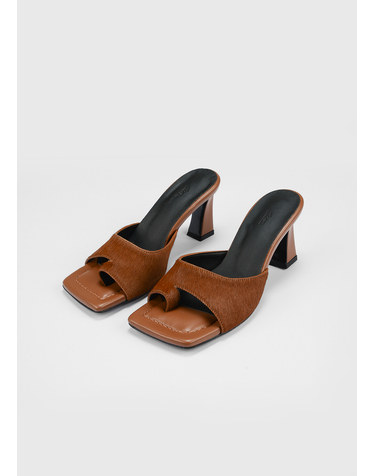 matt point sandals / brown