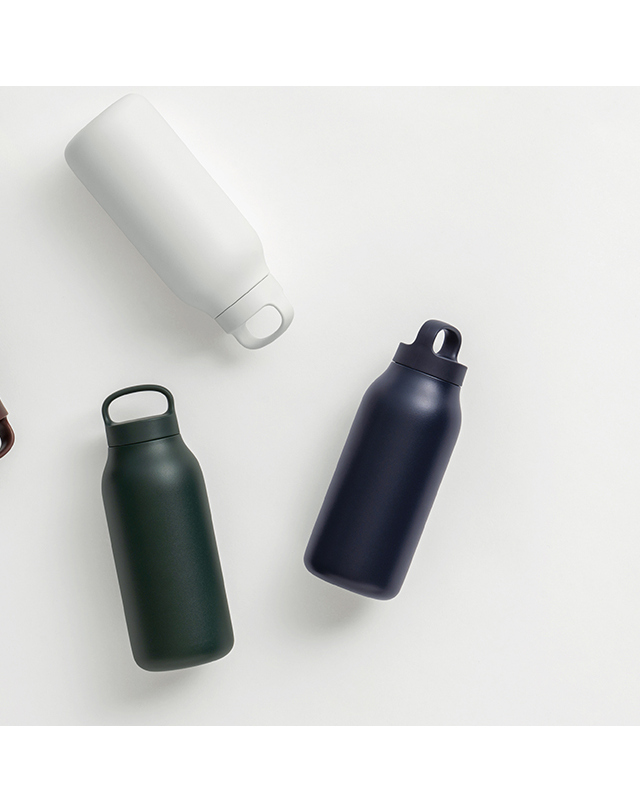 킨토 [킨토] 워터 텀블러 550ml (딥네이비) 착용컷