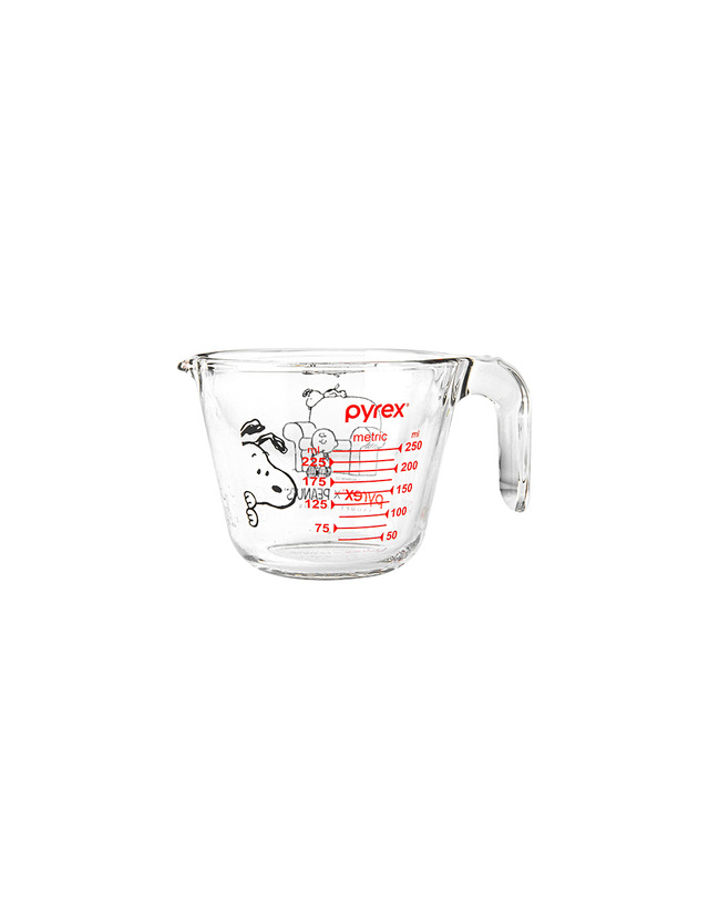 파이렉스 [파이렉스] 스누피 계량컵 250ml 착용컷