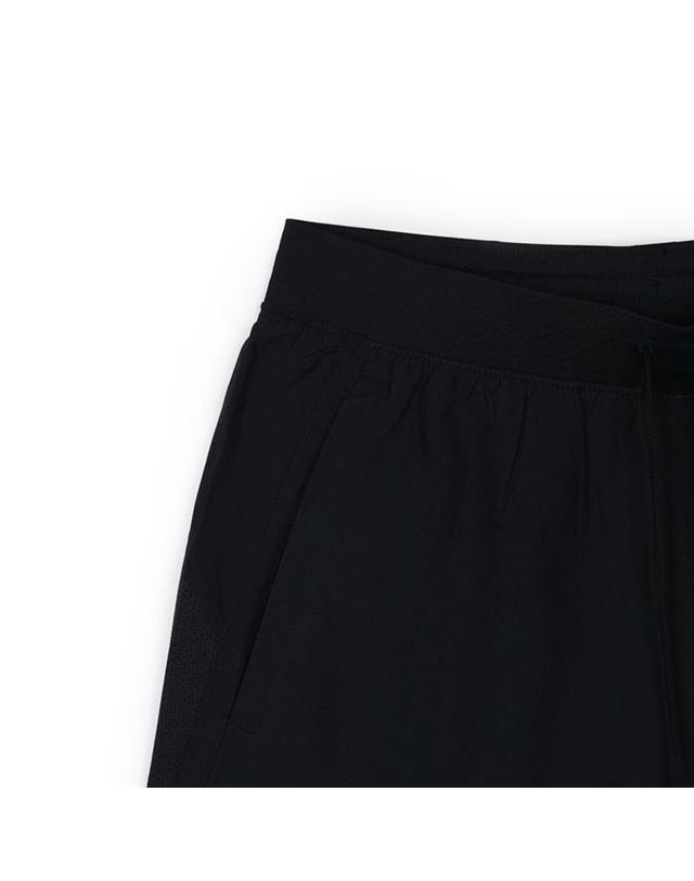 언더아머 언더아머 UA 론치 7인치 언라인드 쇼츠 1382622-001 블랙 착용컷