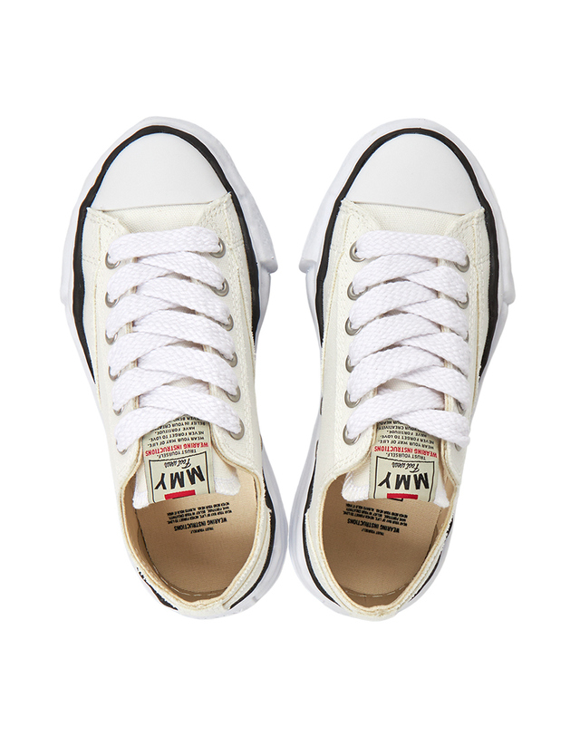 메종미하라야스히로 메종미하라야스히로 피터슨 오리지널 솔 스니커즈 A01FW702 WHITE (남여공용) 착용컷