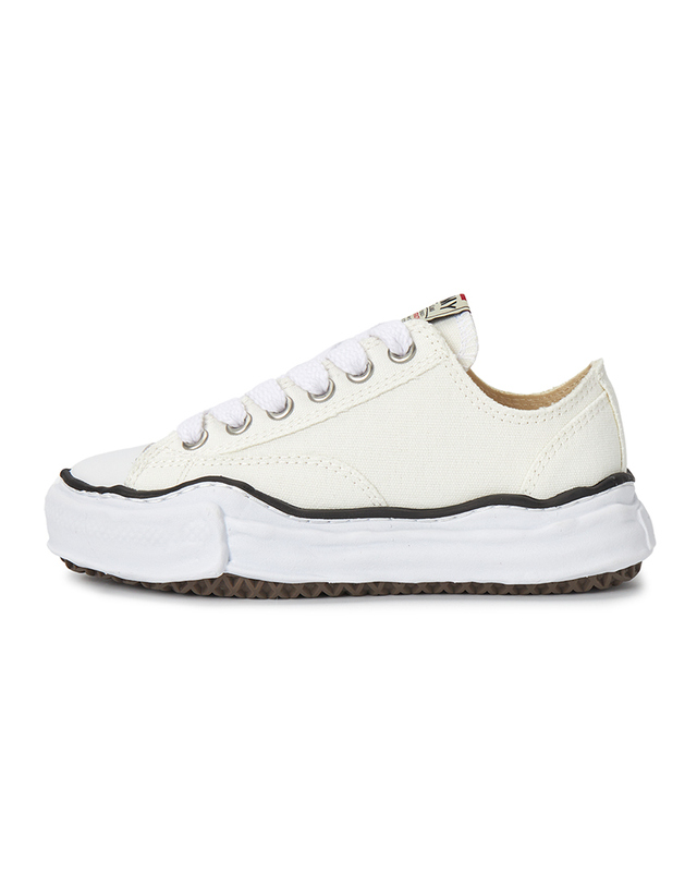 메종미하라야스히로 메종미하라야스히로 피터슨 오리지널 솔 스니커즈 A01FW702 WHITE (남여공용) 착용컷