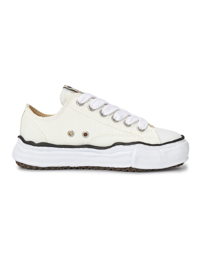 메종미하라야스히로 메종미하라야스히로 피터슨 오리지널 솔 스니커즈 A01FW702 WHITE (남여공용) 착용컷