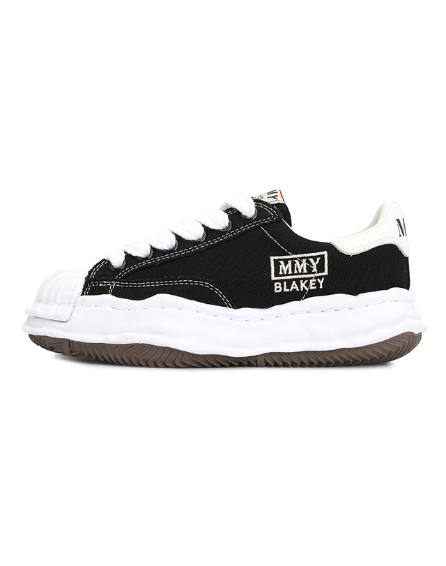 메종미하라야스히로 메종미하라야스히로 블래이키 오리지널 솔 스니커즈 A08FW735 BLACK (남여공용) 착용컷