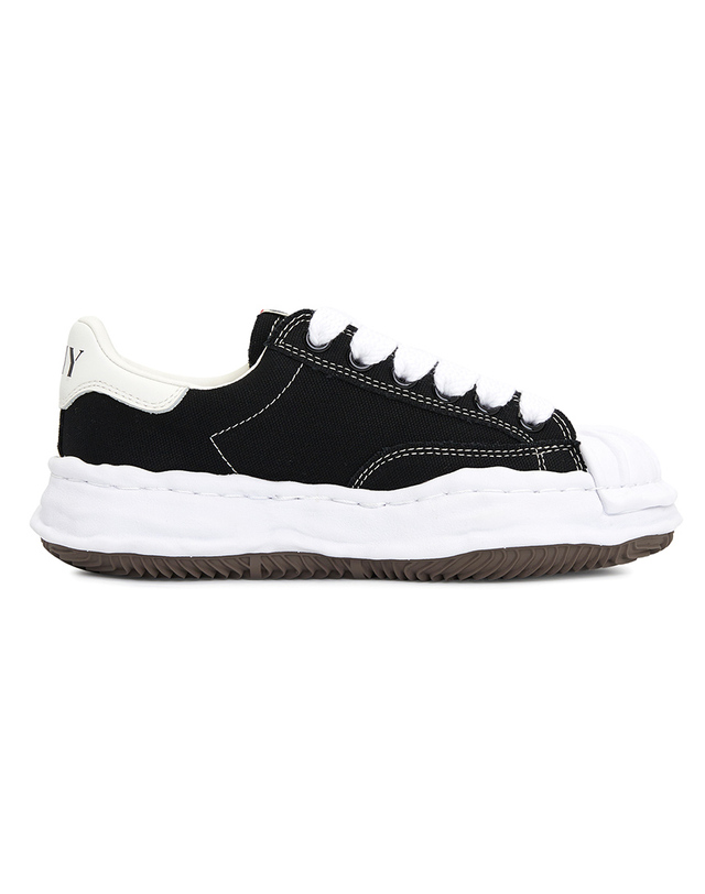 메종미하라야스히로 메종미하라야스히로 블래이키 오리지널 솔 스니커즈 A08FW735 BLACK (남여공용) 착용컷