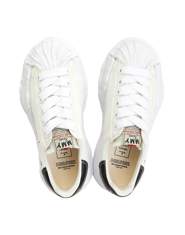 메종미하라야스히로 메종미하라야스히로 블래이키 오리지널 솔 스니커즈 A08FW735 WHITE (남여공용) 착용컷
