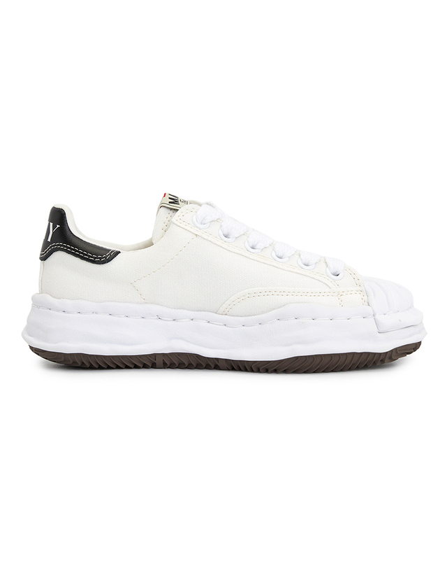 메종미하라야스히로 메종미하라야스히로 블래이키 오리지널 솔 스니커즈 A08FW735 WHITE (남여공용) 착용컷