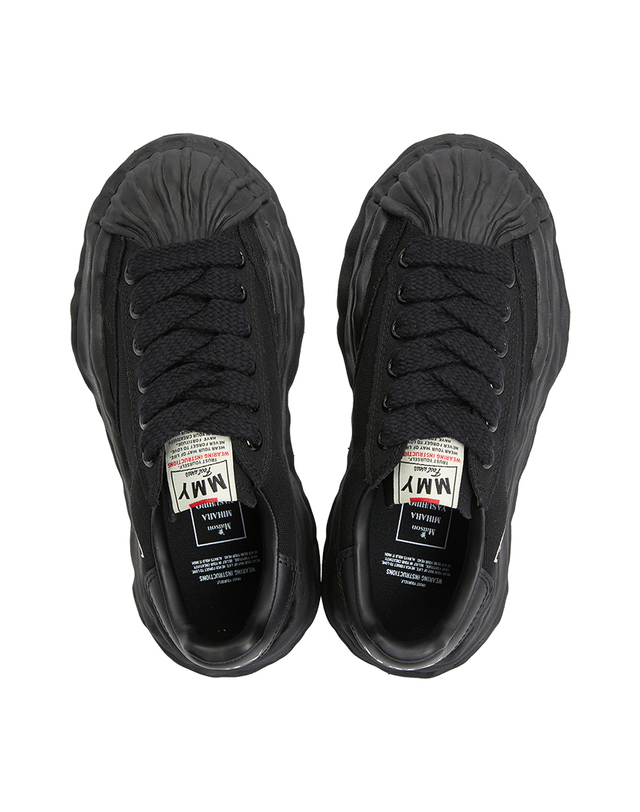 메종미하라야스히로 메종미하라야스히로 블래이키 오리지널 솔 스니커즈 A08FW735 BLK BLK (남여공용) 착용컷